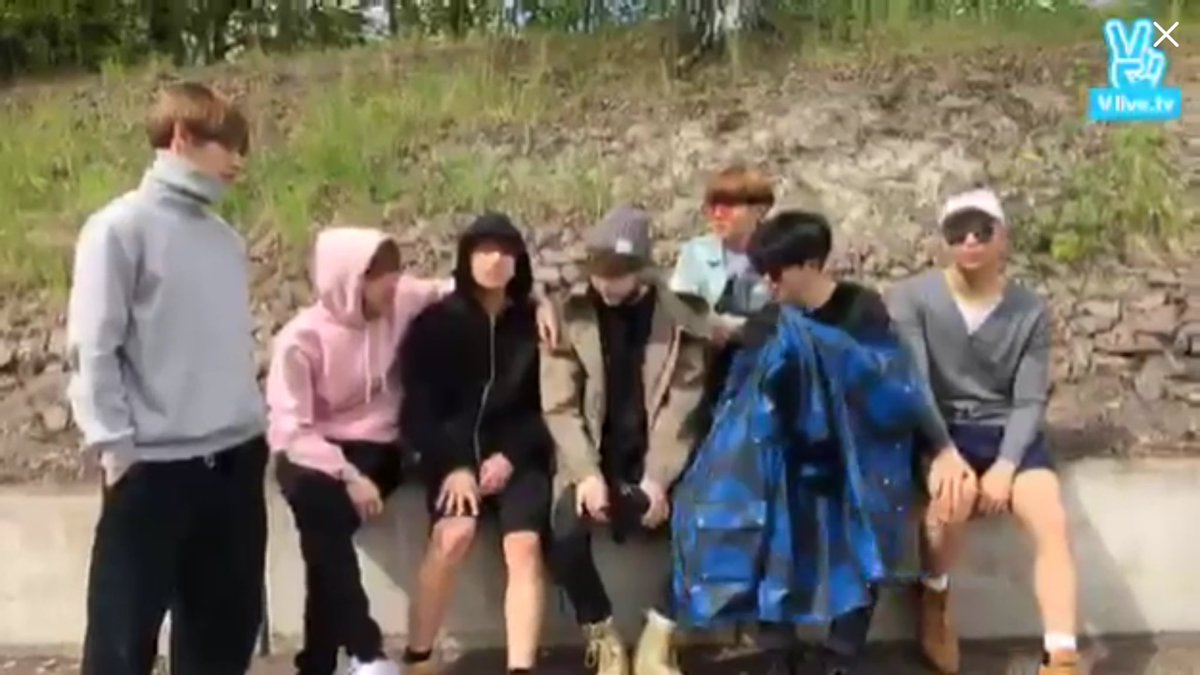 GoldenJK0901's tweet photo. They kp sayin "don't worry/ we r havin fun/ we r healthy/ it's fun here/ we will hv fun" but y do I feel like crying https://t.co/ihHDv5SW1p