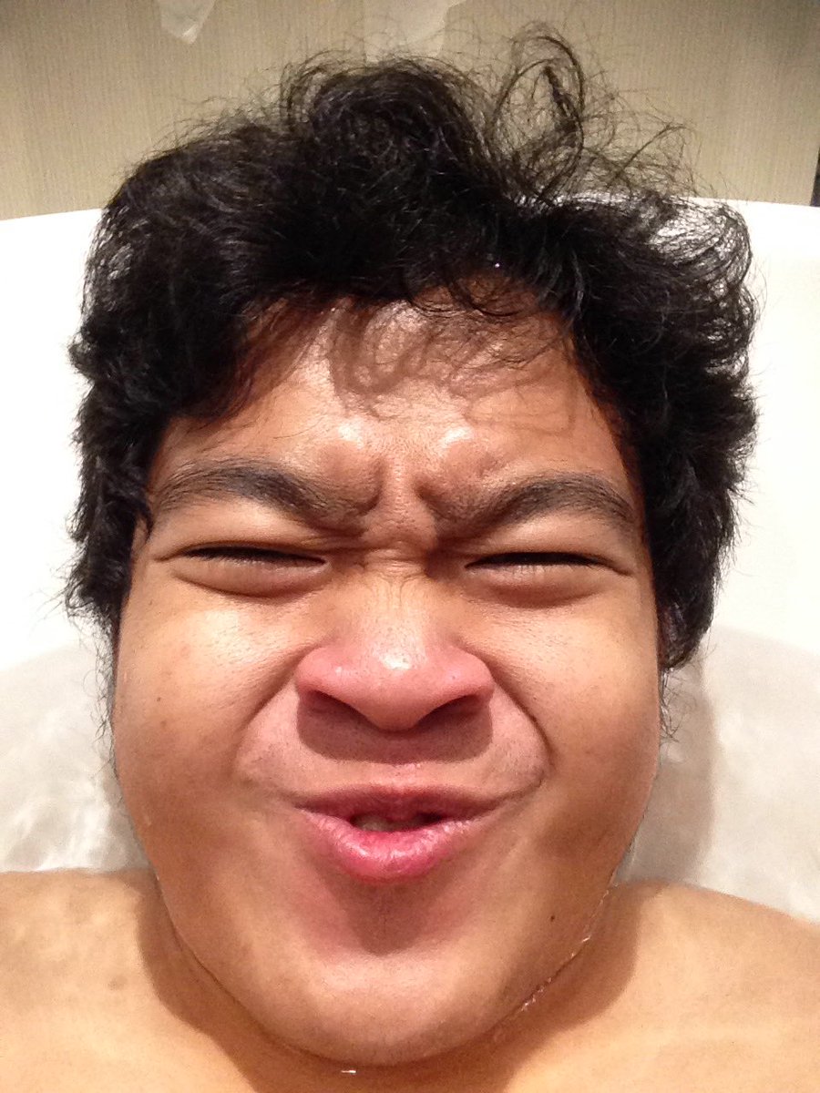 dandalandanerss's tweet image. Relax muna before close up HAHA #batchoy HAHA