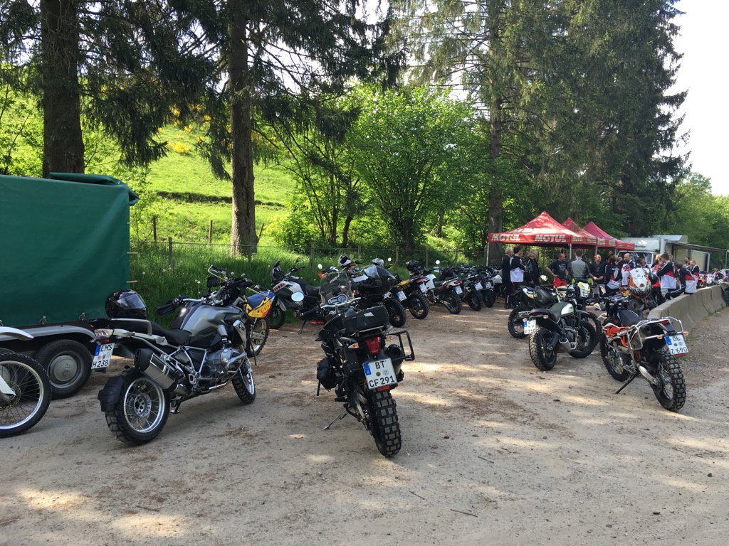 EdjeGSA's tweet photo. Hoezo druk #bilstain 🏍🏍😊😜 https://t.co/M4RwOBoHmw