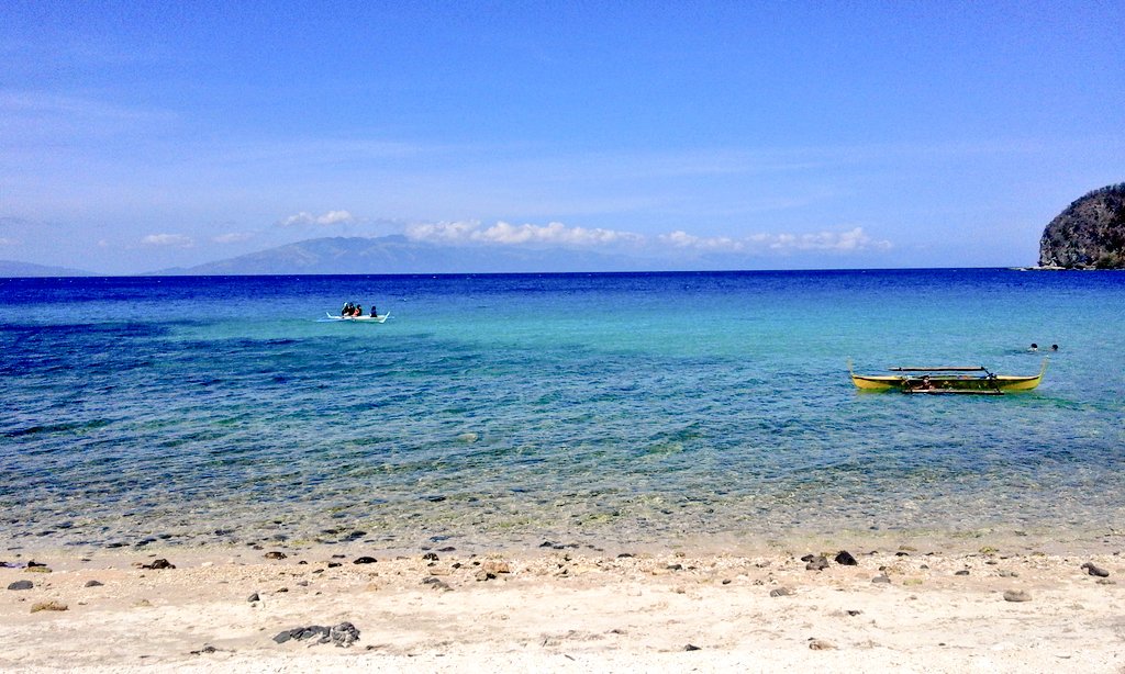 awitfelix's tweet photo. Masasa beach 🗻🌊🌴 https://t.co/DvX73aa1bv