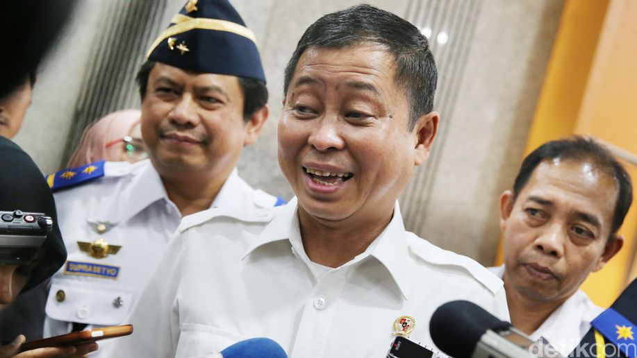 Menhub Soal Lion Air Hentikan 95 Rute Penerbangan: Karena Sepi Penumpang detik.id/6JOLJo