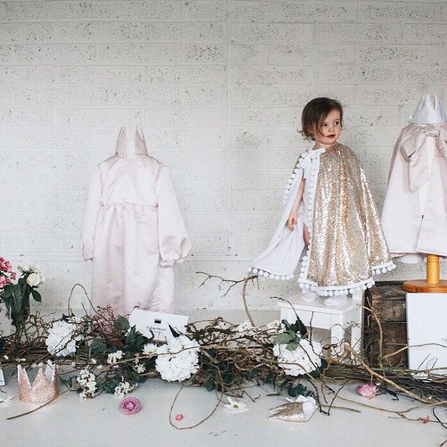 Miss. Daisy, tiny cape wearer extraordinaire💫 Happy weekends full of dress up! 🙌👑🎉 #weekend-feels @CiaraJonesPhoto