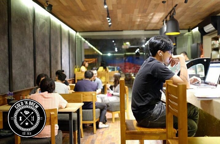 Yey happy weekend! Paling enak emang ngopi sabtu" gini guys. Apa lagi dtmani kkasih/gbetan/sndiri aja ga msalah 😉