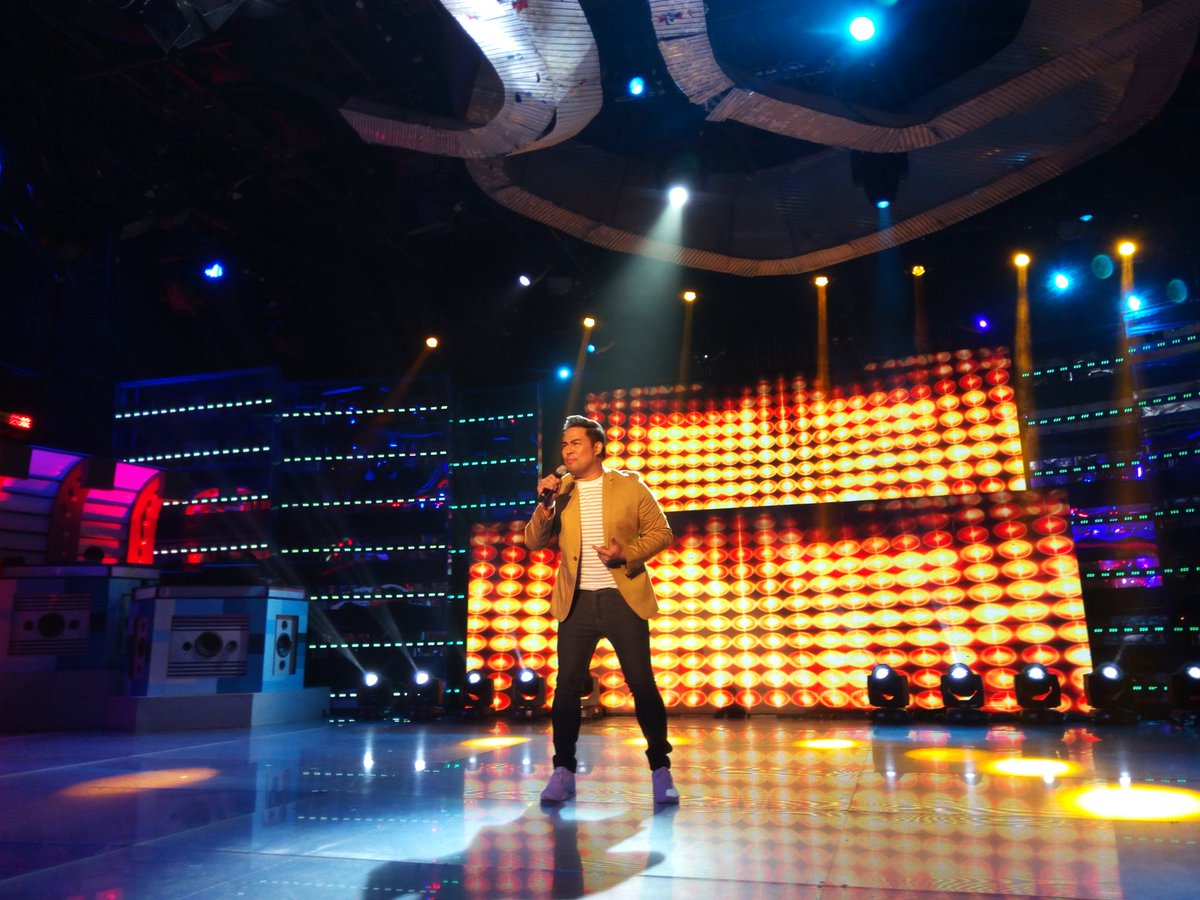 itsShowtimeNa's tweet image. Jed Madela with Its All Coming Back To Me! #ShowtimeSorpreSabado