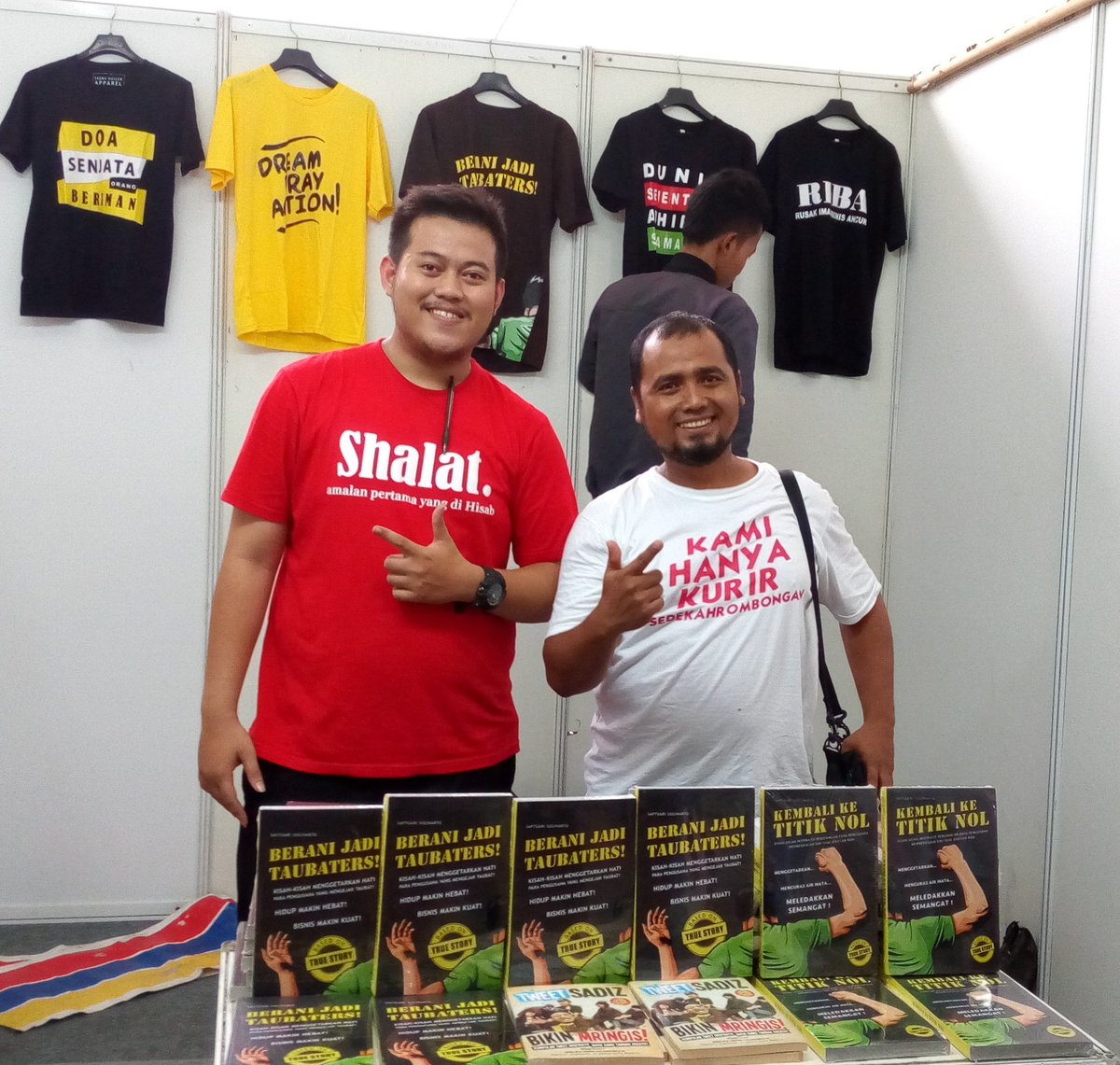 ahmadfathoni78's tweet image. Bandung Entrepreneurs 2016, mampir di Stand mas @avinptr BORONG..BORONG, buku mas @Saptuari