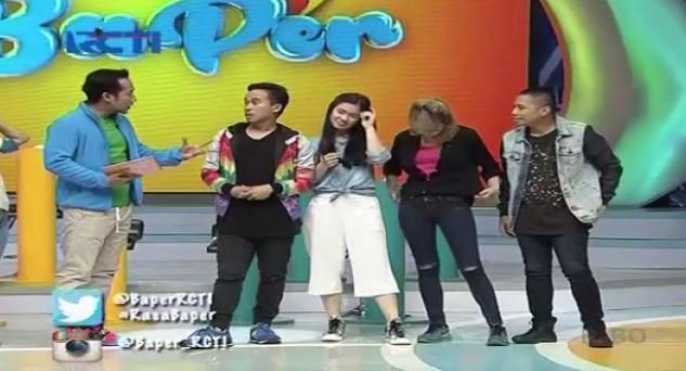 Sekarang kenalan sama teamnya <a href="/AnwarMCI4/">Anwar Sanjaya pigano</a> ya bawa teman" shootingnya nih. ngakunya doi jd Rangga :D #RasaBaper