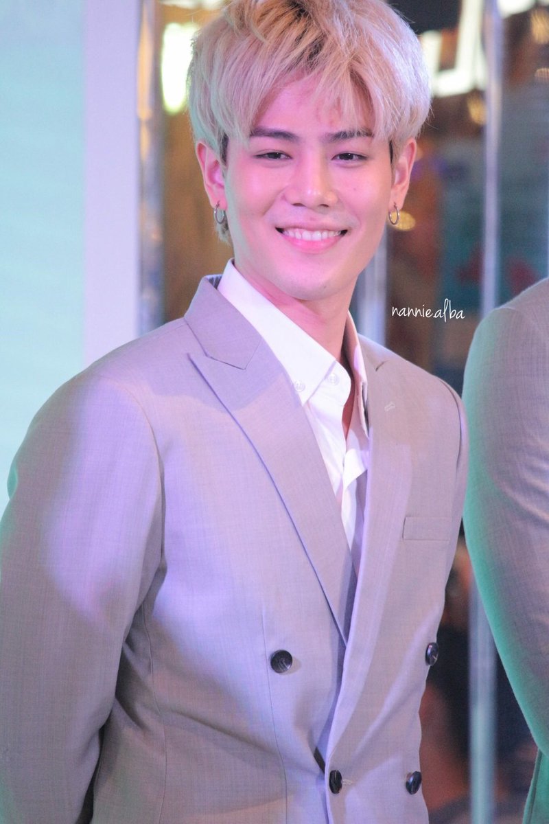 nn_sweeties's tweet photo. 160520 The skin doctors @ central pinklao #DiaryTootsies https://t.co/5QZ0W9rIv7