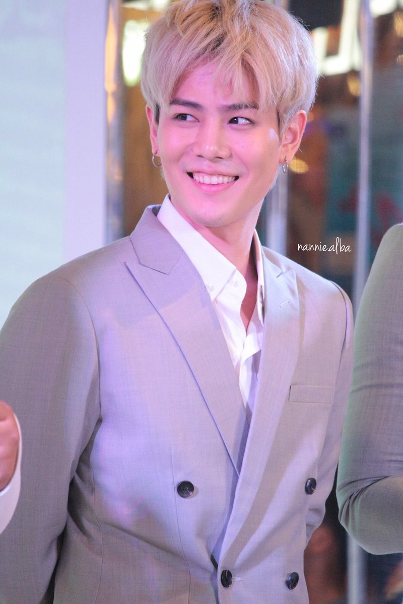 nn_sweeties's tweet photo. 160520 The skin doctors @ central pinklao #DiaryTootsies https://t.co/5QZ0W9rIv7