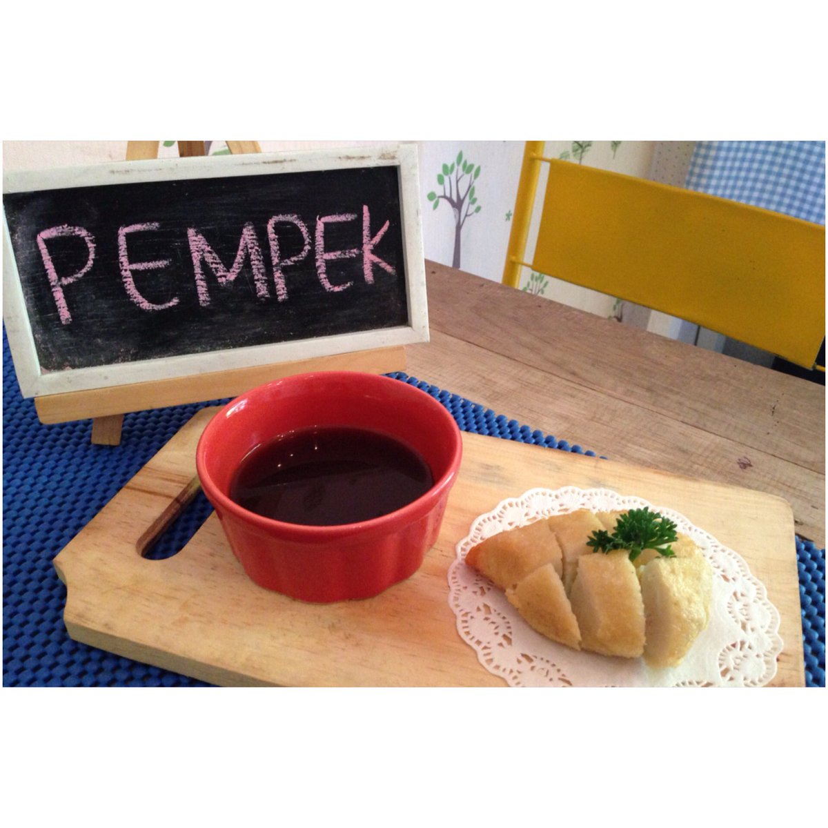 LinzKitchen's tweet photo. Menu Pempek yang hangat cocok banget sambil nunggu hujan reda βοΈ #pempek #LinzKitchen #hujan #weekend #SabtuSiang https://t.co/IHgjNSpQzJ