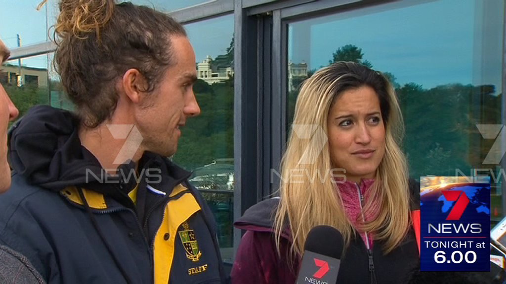 JenniferKeyte's tweet image. See the amazing pictures as passengers jump to safety after a hot air balloon's high drama. See you at 6PM. #7News