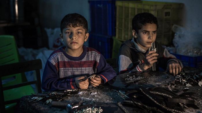 In Turkey, Syrian children refugees are put to work en masse s.vk.nl/t2c04-a4304707/