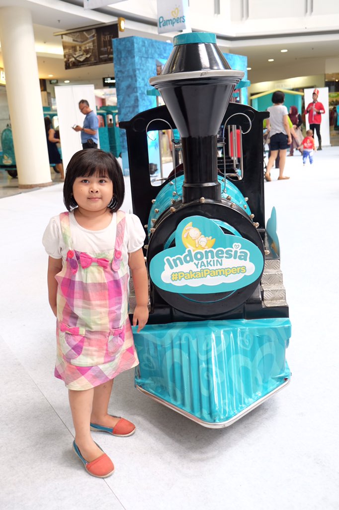 vik_ww's tweet image. Bisa naik train juga loh 😊 #PakaiPampers #emak2blogger @Emak2Blogger