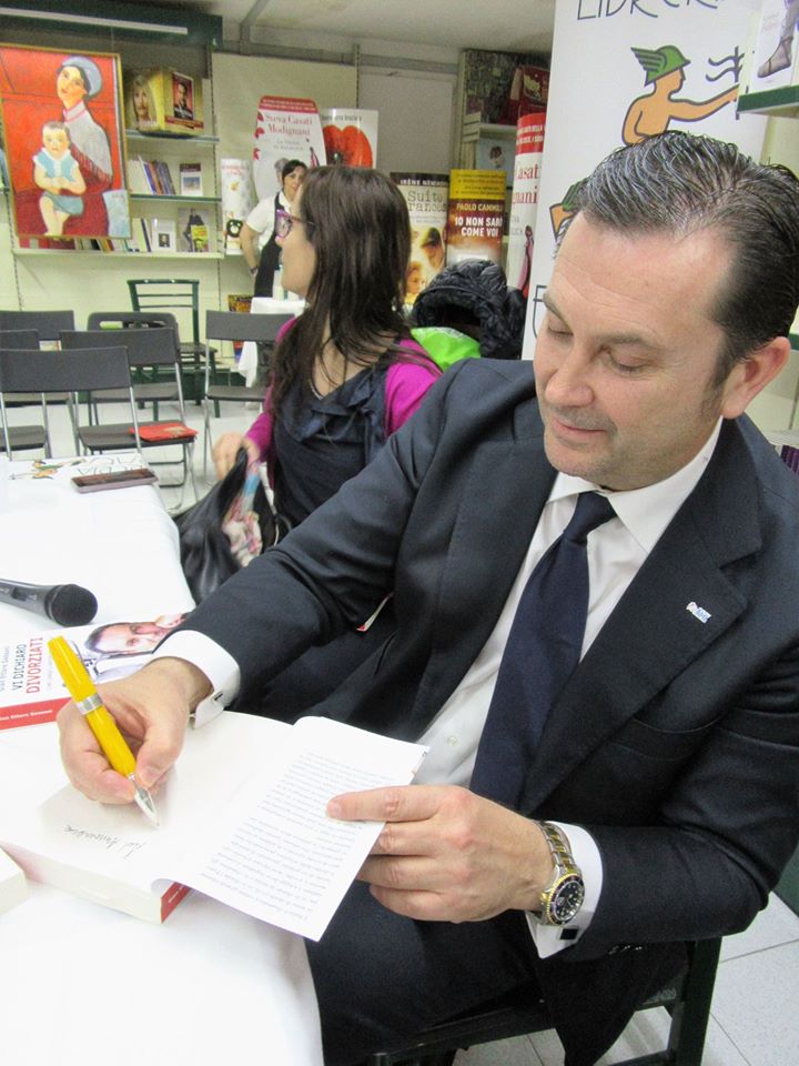 Alcuni momenti della presentazione di #ViDichiaroDivorziati a #Potenza
<a href="/GeGassani/">Gian Ettore Gassani</a> <a href="/Imprimaturedito/">Imprimatur editore</a>