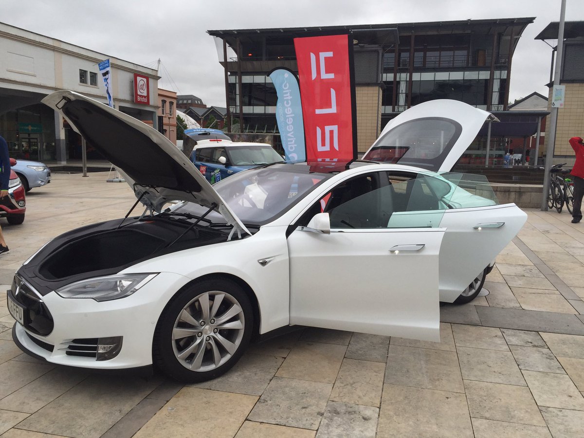 EVOLUTION_Shows's tweet image. Come down to the Millennium Square  today we have @TeslaMotors ..showcasing the latest #TeslaModelS #PlugInVehicles
