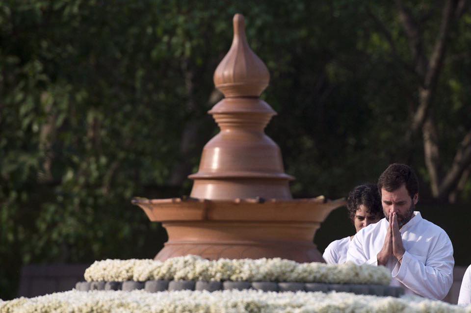 JP_Pwar's tweet photo. राजीव गांधी जी की पुण्य तिथि पर समाधि वीर भूमि जाकर श्रद्धांजलि अर्पित करते हुए
@ajaymaken @DelhiPCC @Kundra_Vishal https://t.co/i4IyZhR14u