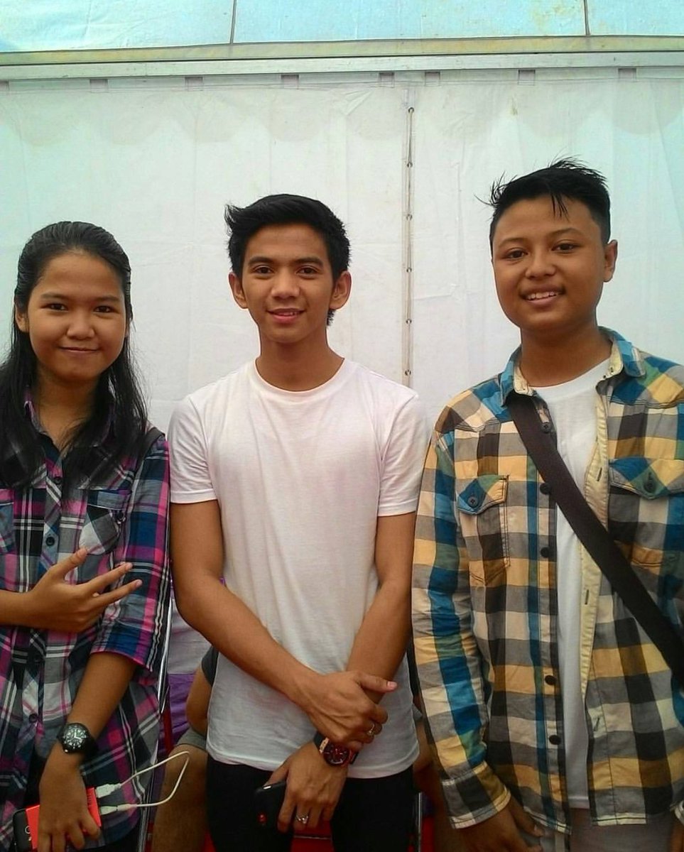 HastagK2RL's tweet photo. Berapa RETWEET buat foto ini??? #RizkiRidhoDiInboxPati https://t.co/UzLocvagKE
