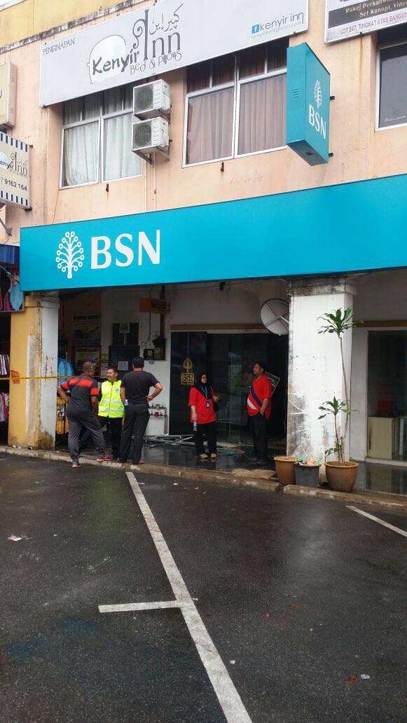 Bernama A Twitter Ruangan Simpanan Fail Di Bsn Kuala Berang Hulu Terengganu Terbakar Pagi Tadi Kemusnahan Hampir 60 Bombajbpm Https T Co Mhu0hdpfmf Twitter