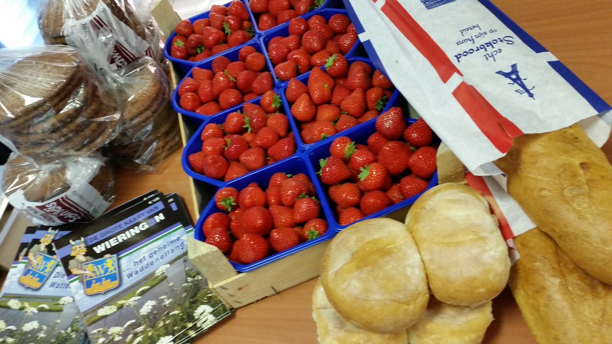 Stokbrood, vloerkadetten, zoete aardbeien, WR koek. Kom langs <a href="/WRpakhuis/">Wieringer Pakhuis</a> mijn <a href="/uiteigenstreek/">Uit Eigen Streek</a> winkel op Westerland.