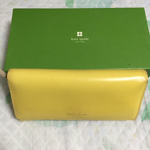 Ayane_este's tweet photo. 好評のケイトスペードの長財布を出品しました♪
黄色でとても明るい印象を与える色です(^^)
5500円と格安であまりもないので早い者勝ちです♫ #fril #フリマ https://t.co/Kn6kq3MDtW https://t.co/oiclzJEmMh
