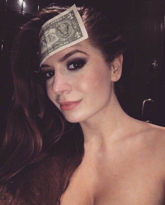 I figured sticking a $20 to my forehead would be too pretentious. https://t.co/Fgmvi3uNC8<a href="/tag/thepants"class="tags"><span>#thepants</span></a>