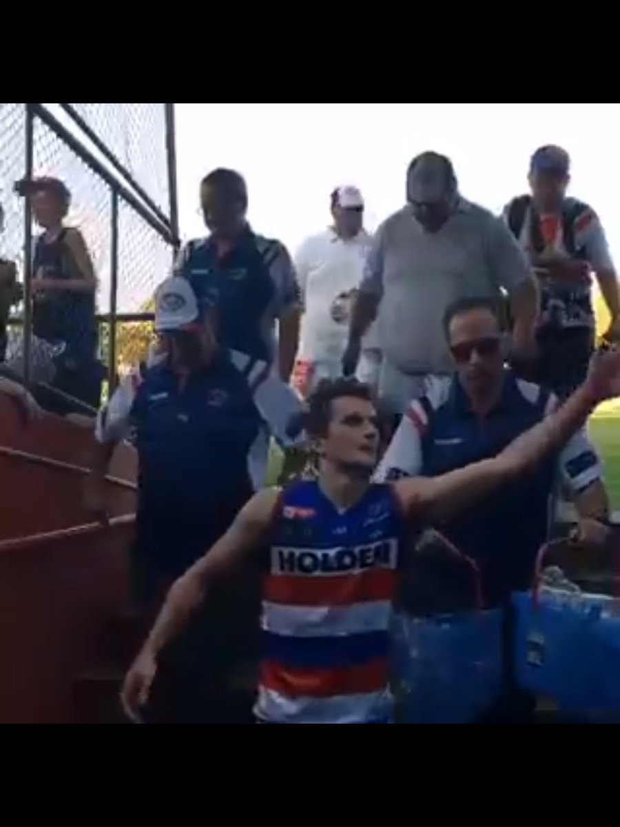 bentravie's tweet photo. Magsy getting around his fans #bigfanbase #youdogs @DarylDingo @Ceeentrals https://t.co/CROsr05Kuu