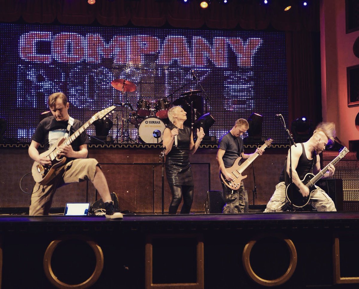 LateHonkola's tweet photo. #WinterInsideMe livenä #CompanyRock 2016 -kisassa. Vedettiin kyllä ihan meirän näköinen setti... https://t.co/422XBN97tv