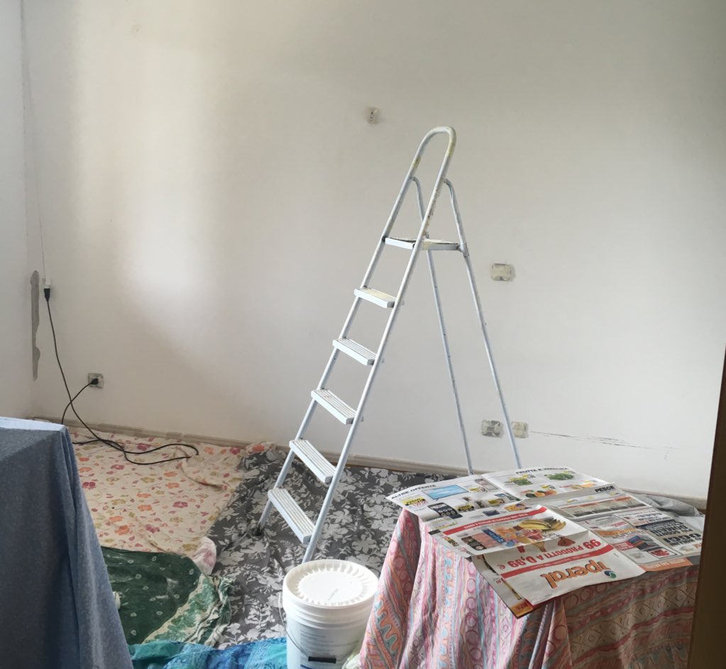 Angelo531Angelo's tweet photo. Stamattina si inizia ad imbiancare casa 🔝🔝🔝 !!! 
Partiamo con lo studio !!!🖌🖌🖌#pienodienergia Con @Pasqual35378591 https://t.co/wGD3O18SIZ