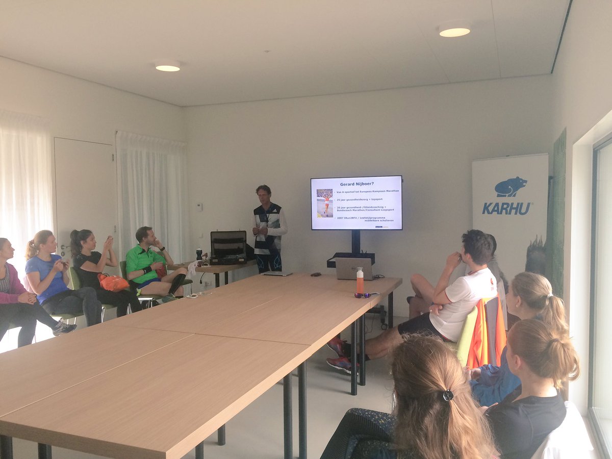 LOOPVLR's tweet photo. @GerardNijboer1 Hardloopclinic in @castellumcafe! Voorbereiding op @DivaRunLR of @LOOPVLR bij @loopfestival LR! https://t.co/hzRxr7UBNO