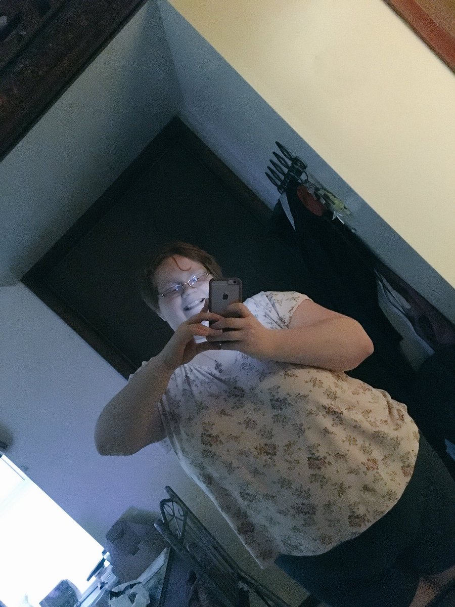 myhomeniall's tweet photo. Look haters I'm showing off my body, why? Because I'm confident in my body and I AM gorgeous, I'm fatabulous 😉☺️🖕💪🏼 https://t.co/nTHl69BAlp