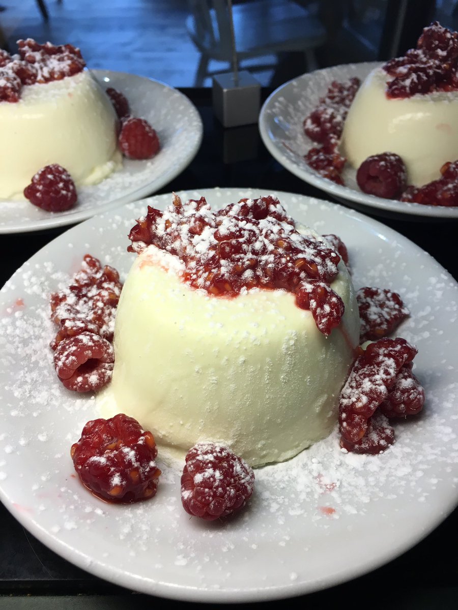YCwtchCoffi's tweet photo. Pop in to try our vanilla Panna cotta with fresh raspberries - yummy! 😋 #pannacotta. https://t.co/zj4Vna1xyP