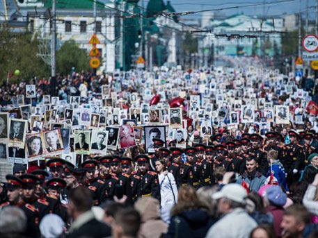 Число участников акции «Бессмертный полк», которая проводится в России в День Победы, к 14:00 мск достигло 1,5 млн.