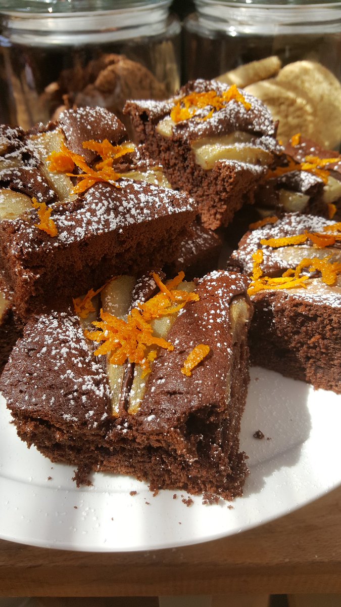 wensleydale_exp's tweet image. Chocolate, orange and Pear Cake. Fresh out the oven!