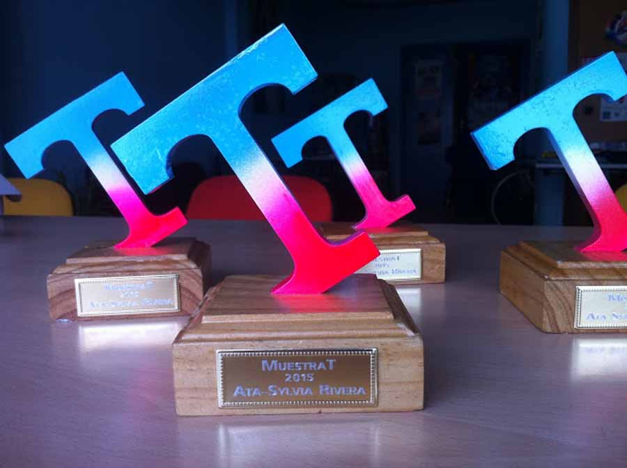 Loottis_LGBT's tweet photo. Pilar Sánchez, mamá de una niña trans, entre los premiados de MuestraT 2016 @Atasylviarivera https://t.co/EjSrgkA6NL https://t.co/qFSt2WuqwT