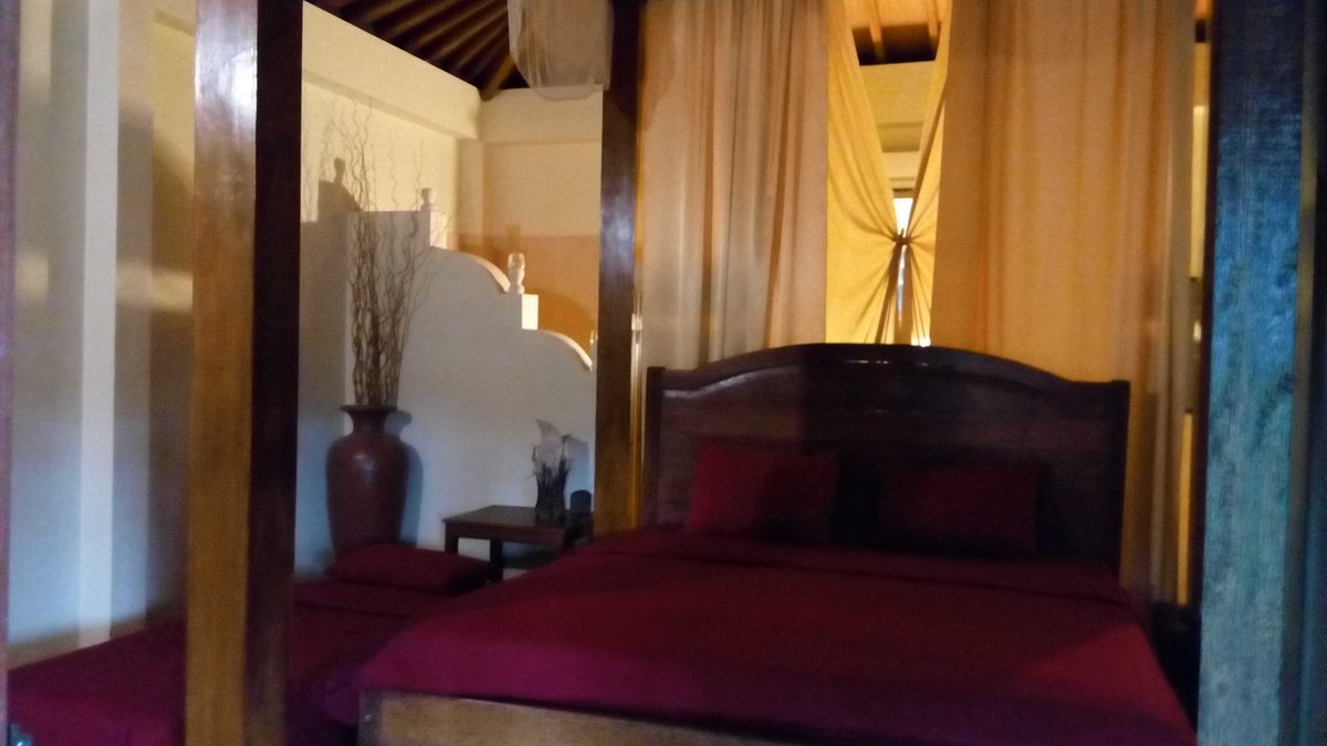 FabulousMommy (@febrymeuthia) on Twitter photo Romantis ya, kamarnya Rumah Dharma Villas, tapi karena kita bertiga, ga jadi roman2an 😄😄 <a href="/LiburanJogja/">@LiburanJogja</a> #roadtrip Romantis ya, kamarnya Rumah Dharma Villas, tapi karena kita bertiga, ga jadi roman2an 😄😄 <a href="/LiburanJogja/">@LiburanJogja</a> #roadtrip