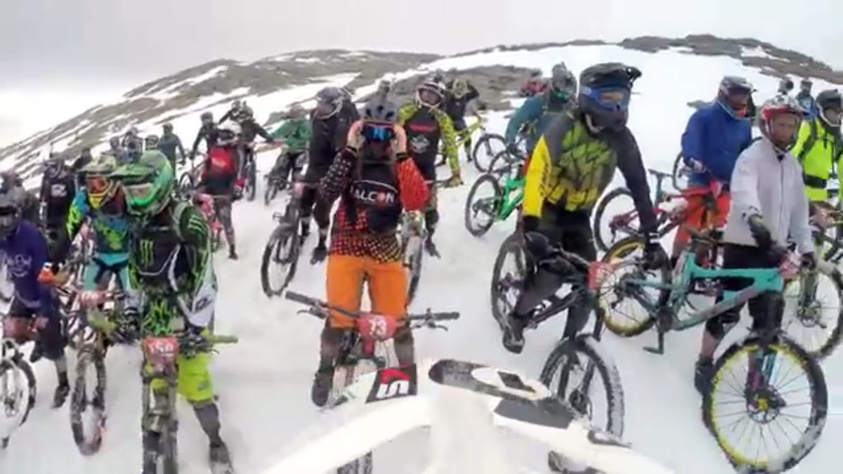 StubeStrong's tweet photo. #Macavalanche doing my Jedi mind melding pre #MassStart https://t.co/C7vutP1D8m