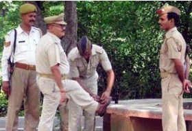 Born_Politician's tweet photo. UP Police
Pic 1:Preparation for Practical 
Pic 2:Performance in Practical
@Shahrcasm @NationalChacha #MaharanaPratap https://t.co/w5W3W4vMCj
