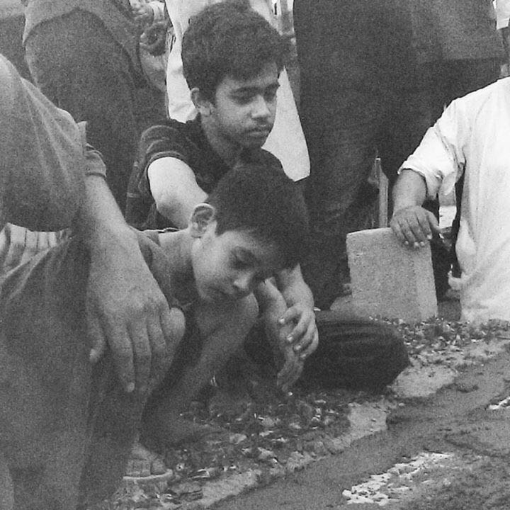 Ali_Abbas_Zaidi's tweet photo. #KhurramZaki's sons looking at their fathers grave. How many more sons will bury their fathers? https://t.co/8t0P0jc5MS