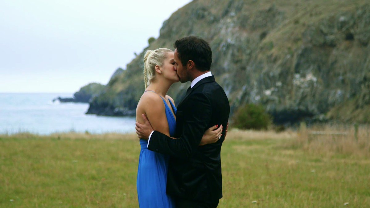photoshoot - Bachelor New Zealand - Jordan Mauger - Season 2 - Social Media - Media - *Sleuthing - Spoilers* #2 - Page 20 CiAGxCjVIAErBrf