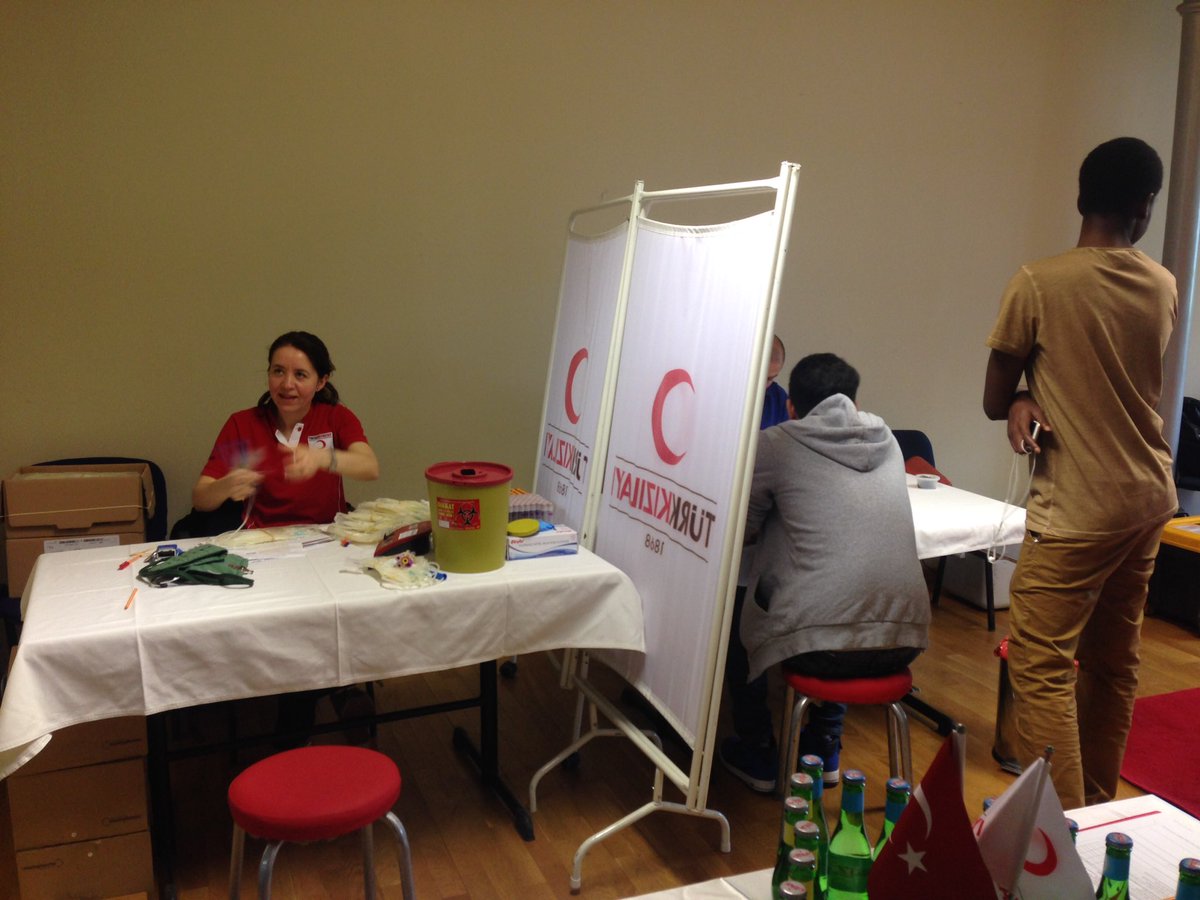 Kızılay Kan Bağışı etkinliğimiz Balat Salonu'nda başladı. Tüm Khaslıları hayat kurtarmaya bekliyoruz.