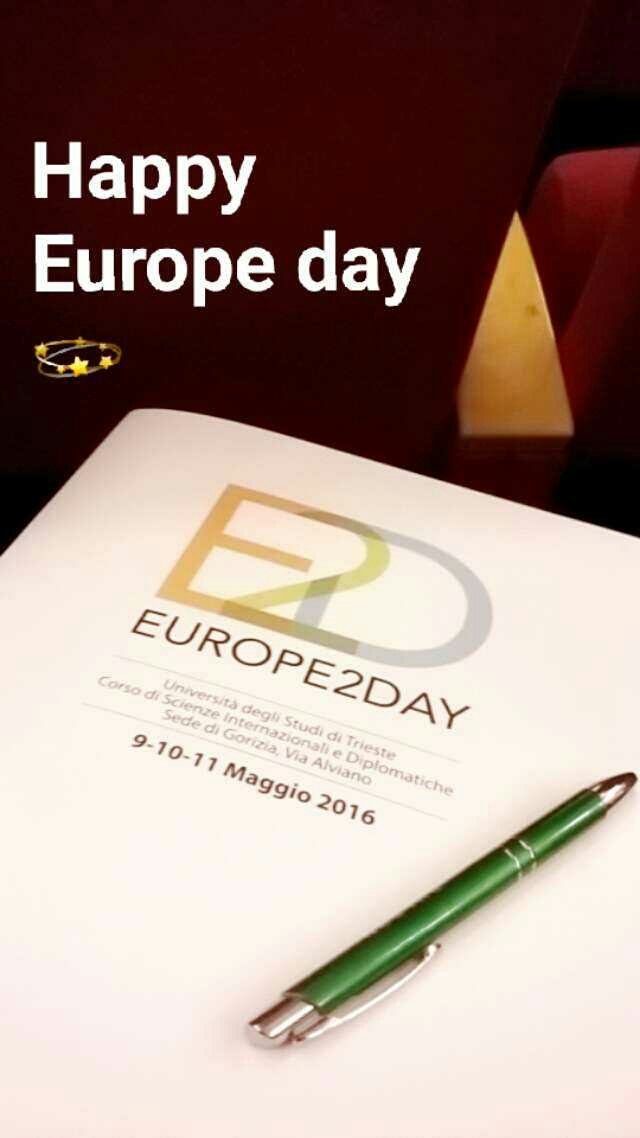 passon_micaela's tweet photo. Happy Europe day. ⭐⭐⭐
#EuropeDay2016 #Europe2Day Forum https://t.co/eZczbETvws