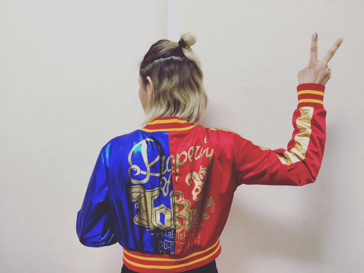 digitaloohph's tweet photo. Missed my Harley Quinn jacket and today was the perfect day to wear it. #ChangeIsComing 💙❤️ 👊🏼✌🏼️ https://t.co/P7bxqd4WUY