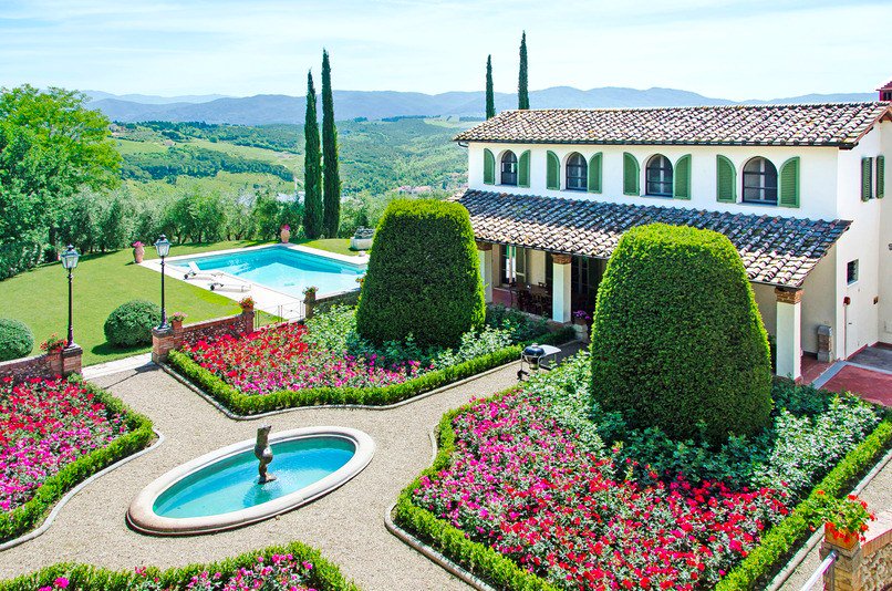 ArchDigest's tweet image. Calling all wine lovers—this home in Chianti, Italy, is for you! archdg.co/LVUk1hn
