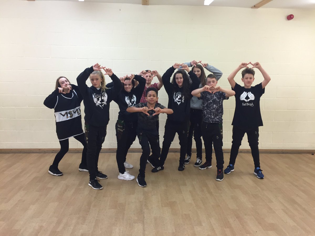 ElementDanceUK's tweet photo. 1 set for @OfficialHHI world champs complete! My youth team looking fresh in @JBLAZEOfficial sweats and vest https://t.co/fhJlesnYjI
