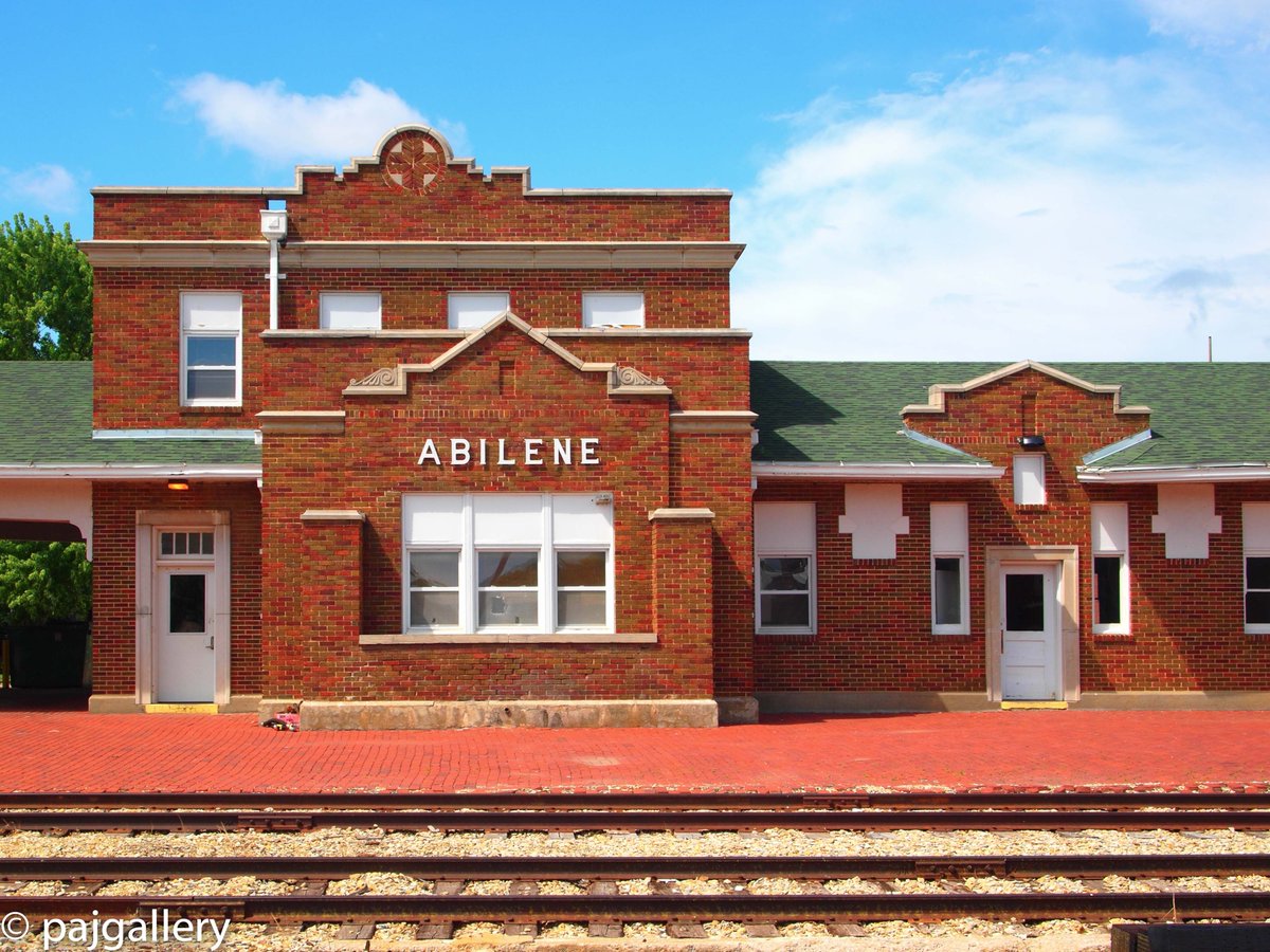 PaJGallery's tweet photo. Abiline Kansas #IlkeIke  Sweet reminder of how it was, and how it is...hateful debate between two disdainful people. https://t.co/LyVAu87Tt0