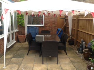 ThePurpleDaff's tweet photo. https://t.co/jhevvdxMlJ My new summer sewing room #JanesSewBusy https://t.co/rACVlQi776