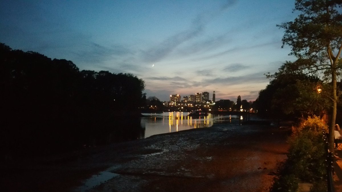 The day was gorgeous and the evening was perfection in #Chiswick yesterday
#londonislovinit #Summercoming #nofilter