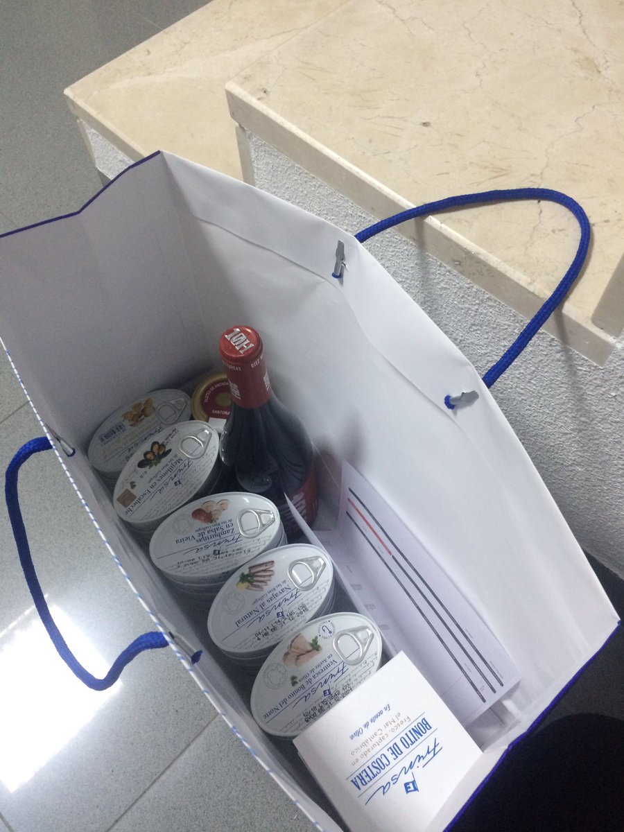 ¡Así arrancamos el lunes!
Preparando un pedido con cariño para un gran cliente.

#Frinsa #conservas #vino #Rioja