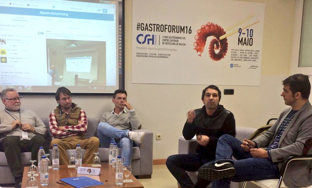 Ya queda menos para que #Coruña Cociña intervenga en #gastroforumcshg, imagen: charla sobre productores gallegos