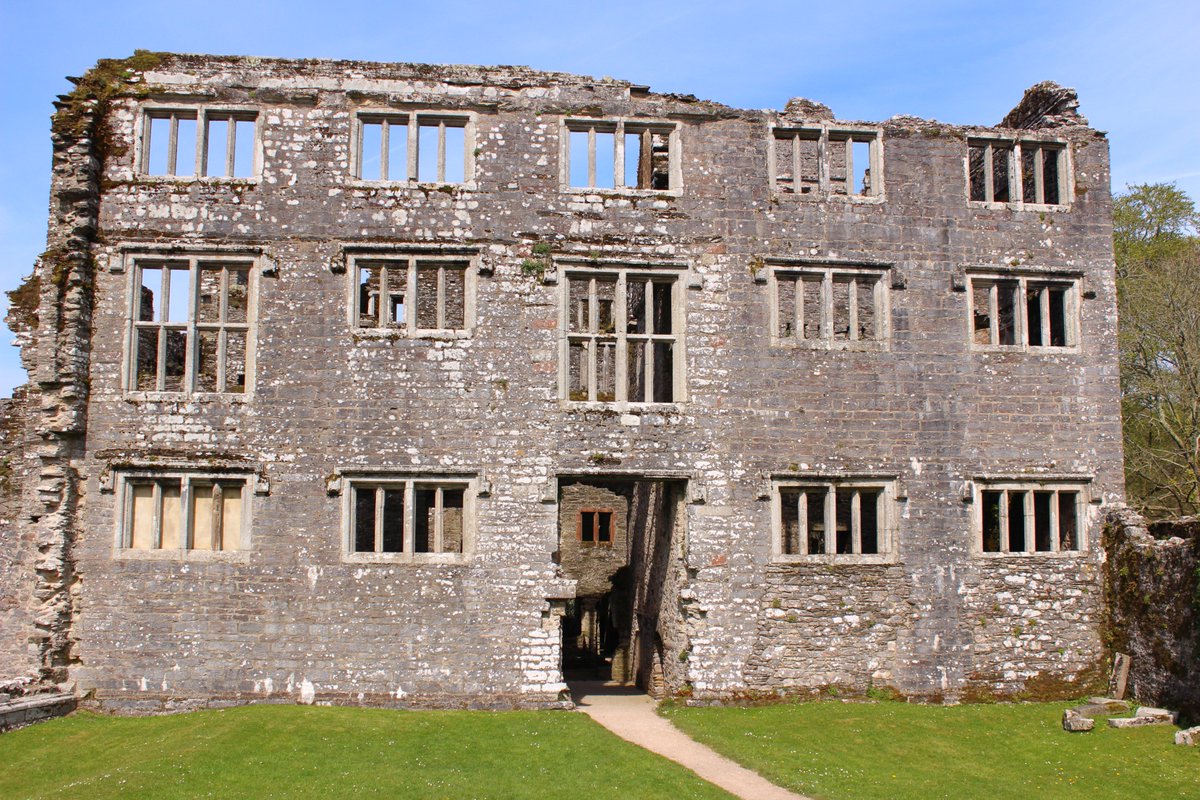 Frommoortosea's tweet photo. Beautiful day @EnglishHeritage #BerryPomeroy last week @visitsouthdevon  @visitsouthwest #ghosts #haunted https://t.co/byykLgf0MM
