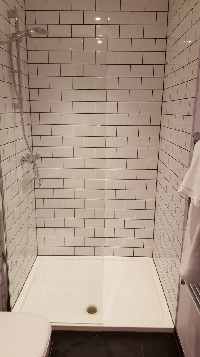 MasticManEssex's tweet image. @MapeiUKLtd Shower sealed using Mapesil Volcano Sand to match grout colour.  #masticman #sealantapplicator